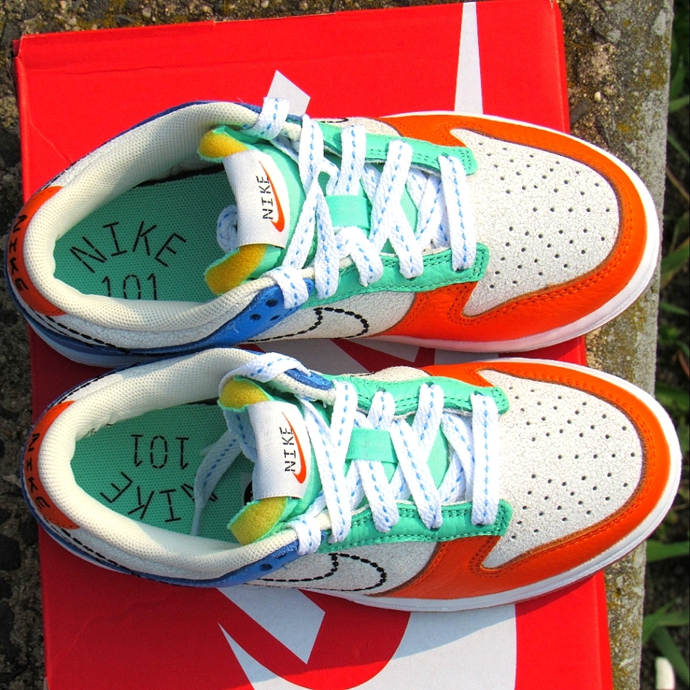 Nike Dunk Low - Picture 11 of 11
